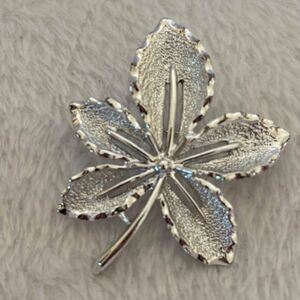 1968 Sarah Coventry Ivy Leaf Silver Broach Pin